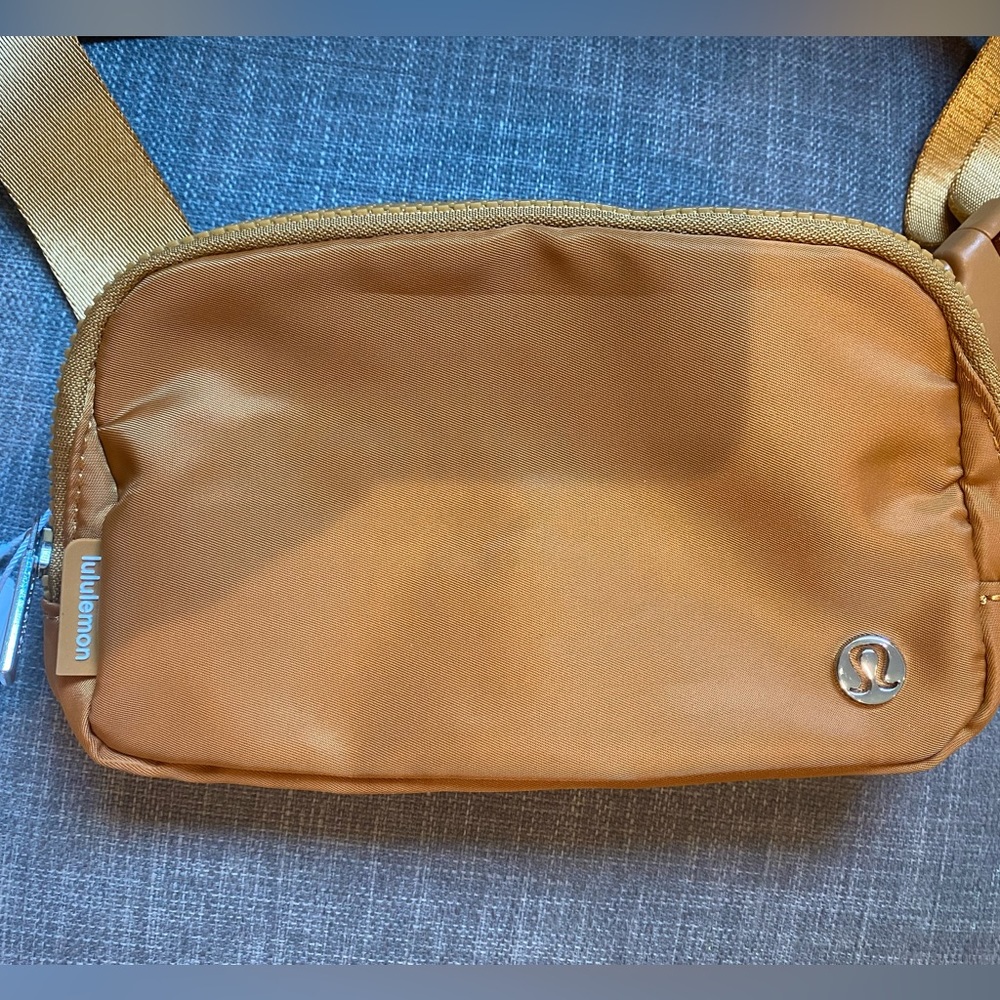 New with tags lululemon everywhere belt bag. Burnt orange